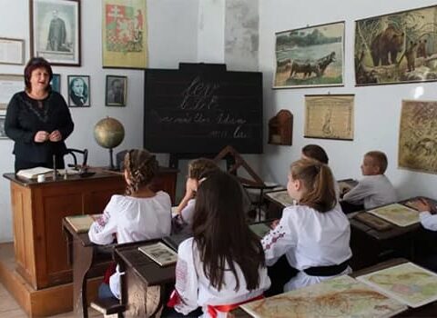 Школа в Праге;yandex.ru