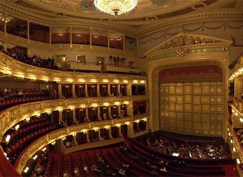 Национальный театр в Праге;yandex.ru